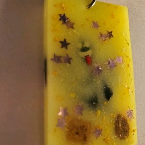 Glow-in-the-dark/blacklight Halloween keychain res